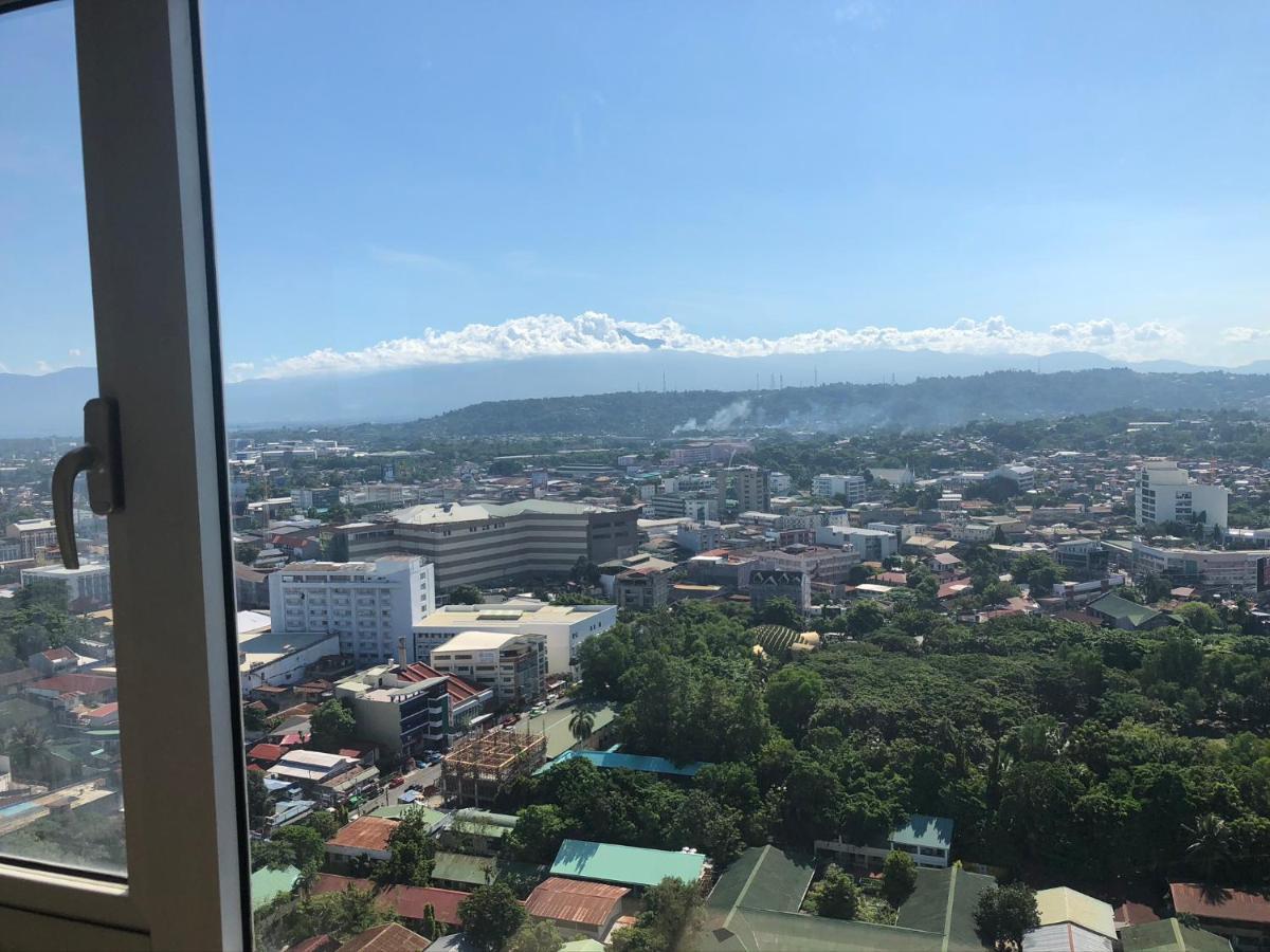 Апартаменти Avida Towers Davao Екстер'єр фото